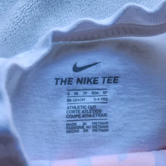 Kids XS Nike Tee - Picture 2 of 3